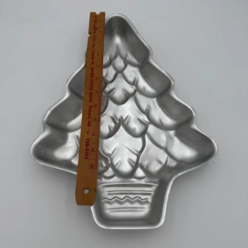 Vintage Wilton Christmas Tree Cake Pan 502-1107 appx 16